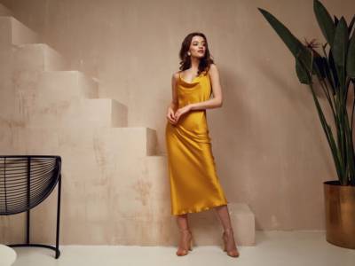 Donna vestito midi giallo
