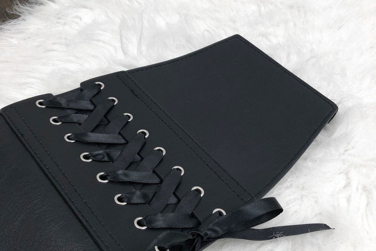 Corsetto di pelle nero