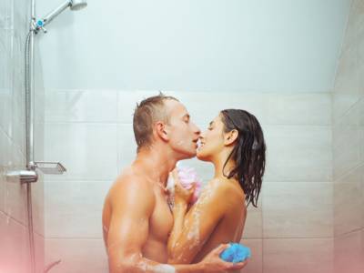 Sesso sotto la doccia: le migliori posizioni per accendere la passione