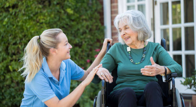 Caregiver: i consigli e i rischi che comporta se non si presta attenzione