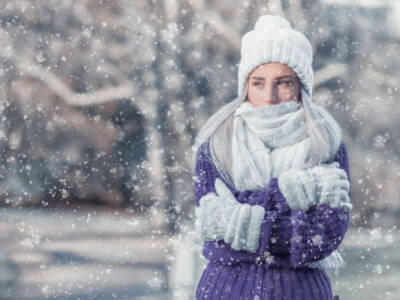 inverno maglione viola sciarpa berretto guanti lana