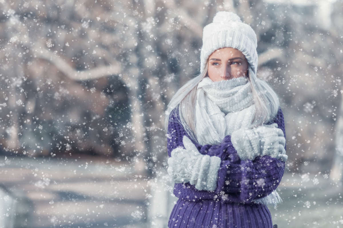 inverno maglione viola sciarpa berretto guanti lana
