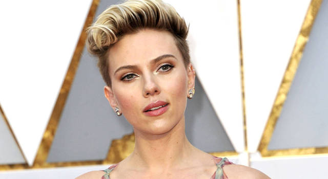 Scarlett Johansson: incidente bollente in aereo!