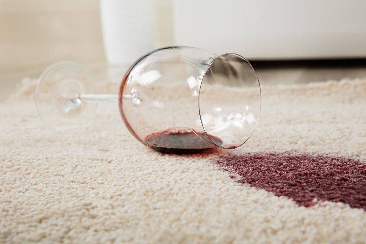 Macchie di vino sul tappeto