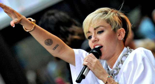 Miley Cyrus cambia vita (di nuovo): basta droga e nudità