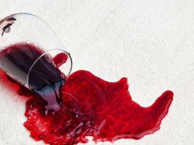 Macchie di vino rosso