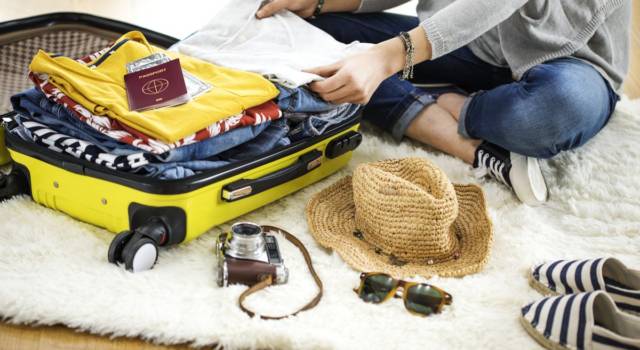 Cosa mettere in valigia per le vacanze estive? Ecco i 10 capi indispensabili!