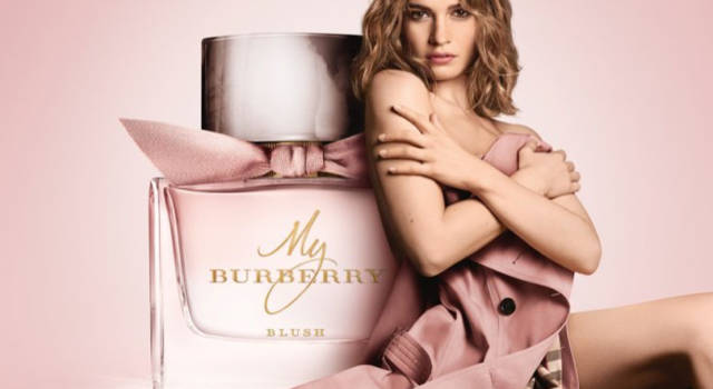 Burberry profumi: Lily James testimonial del nuovo My Burberry Blush