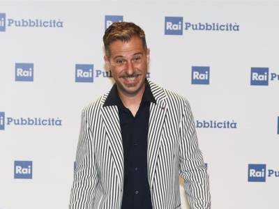 Gabriele Corsi: tutto sull’attore comico e conduttore televisivo!