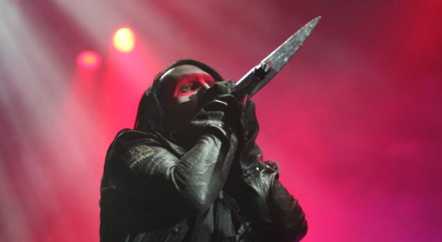 Marilyn Manson confessa le sue particolari abitudini sessuali: &#8220;Solamente al buio e con le mutande addosso!&#8221;
