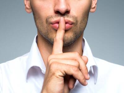 uomo silenzio segreto