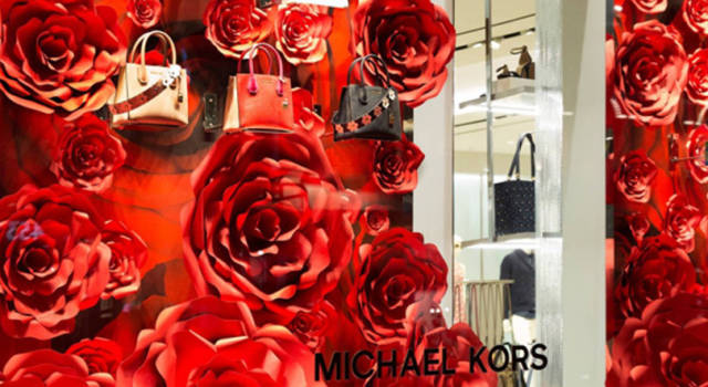 Michael Kors San Valentino 2018: abiti e accessori glamour e floreali