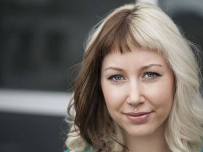 Ragazza Piercing Medusa