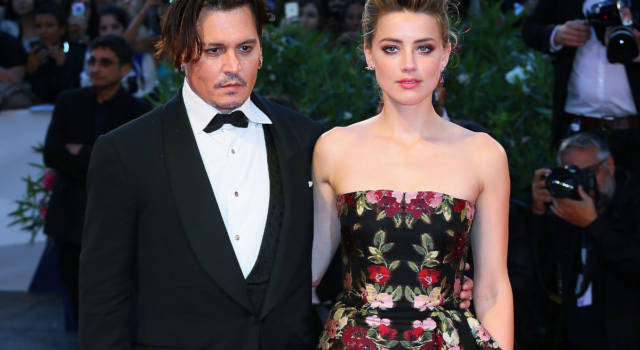 Amber Heard, prima deposizione su Johnny Depp: dagli schiaffi al barattolo di cocaina