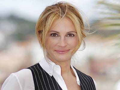JULIA ROBERTS