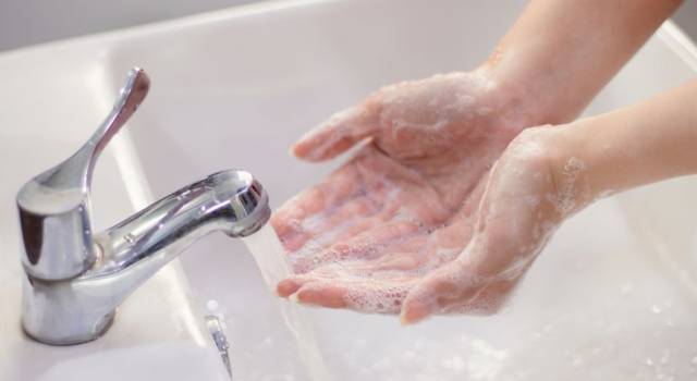 Lavarsi le mani: sicuri di farlo nel modo giusto? Attenti alle contaminazioni!