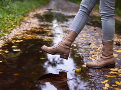Scarpe in pelle e acqua
