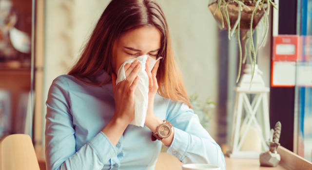 I sintomi dell&#8217;allergia primaverile: possono essere confusi con un comune raffreddore