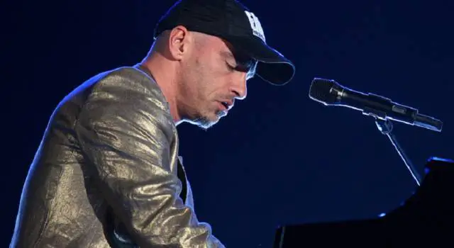 Due matrimoni con donne bellissime e una carriera ricca di successi: ecco Eros Ramazzotti