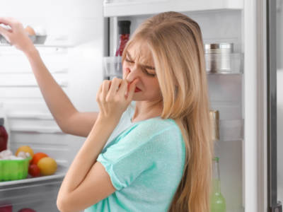 Come eliminare odore di pesce dal frigorifero