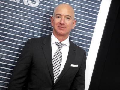 Jeff Bezos è stato avvistato sul suo strepitoso yacht di 136 metri!