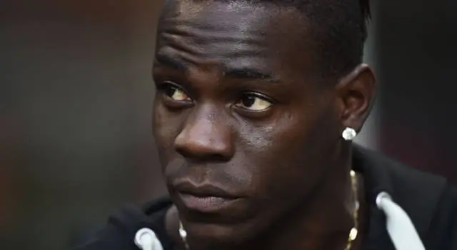 Tutto su Mario Balotelli: dai problemi di salute durante l’infanzia fino ai suoi flirt