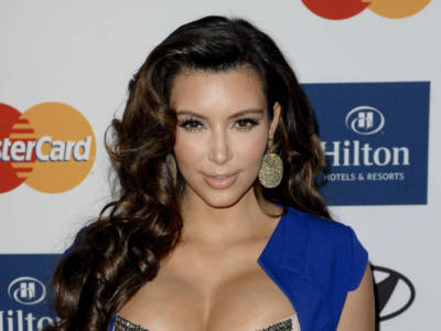 Kim Kardashian lancia la moda dei bustini sportivi
