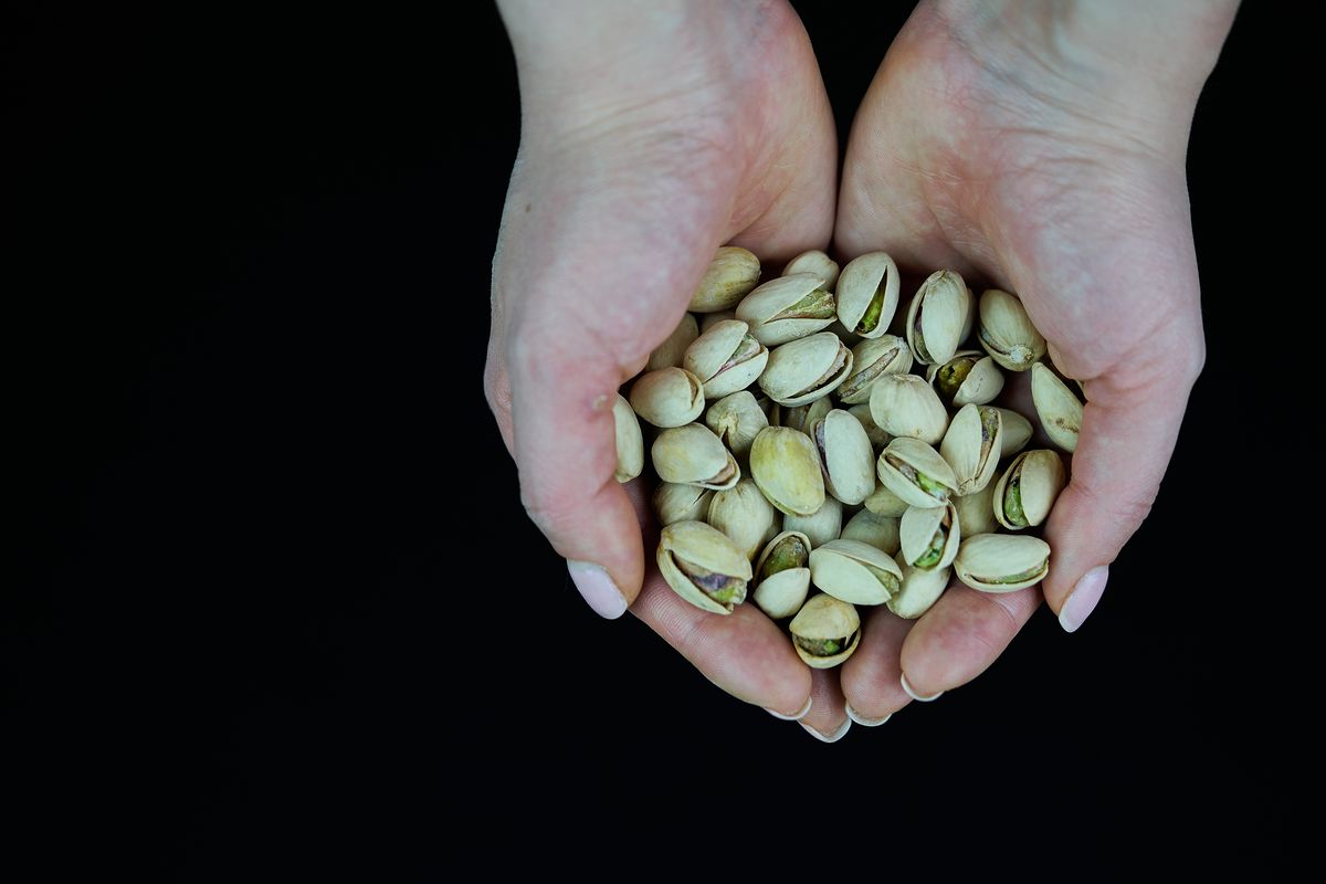 mani con pistacchi