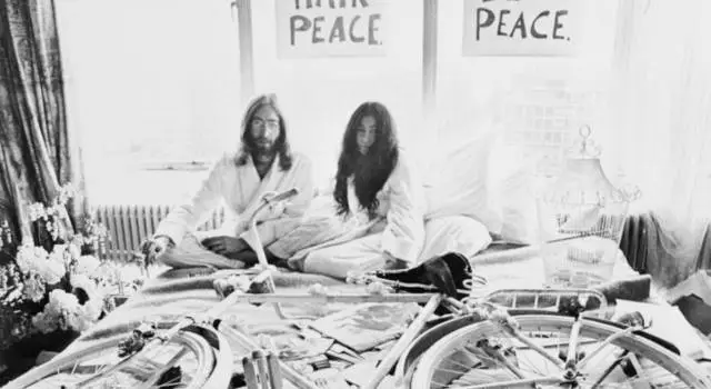 Frasi Di Natale John Lennon.John Lennon Frasi Piu Celebri Sull Amore Sulla Vita E Sui Sogni