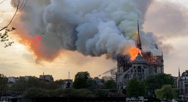 Incendio Notre Dame de Paris: le reazioni sul web
