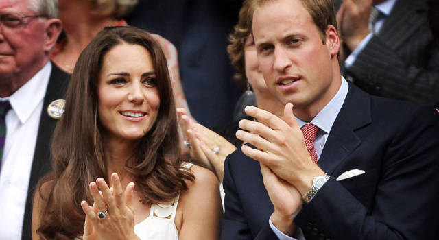 Perché Kate vola (sempre) separata da George e William?