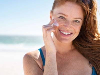Sunscreen contouring: come scolpire il viso con l’abbronzatura