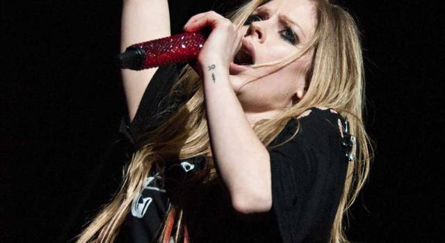 Avril Lavigne si sposa: la romantica proposta di Mod Sun a Parigi