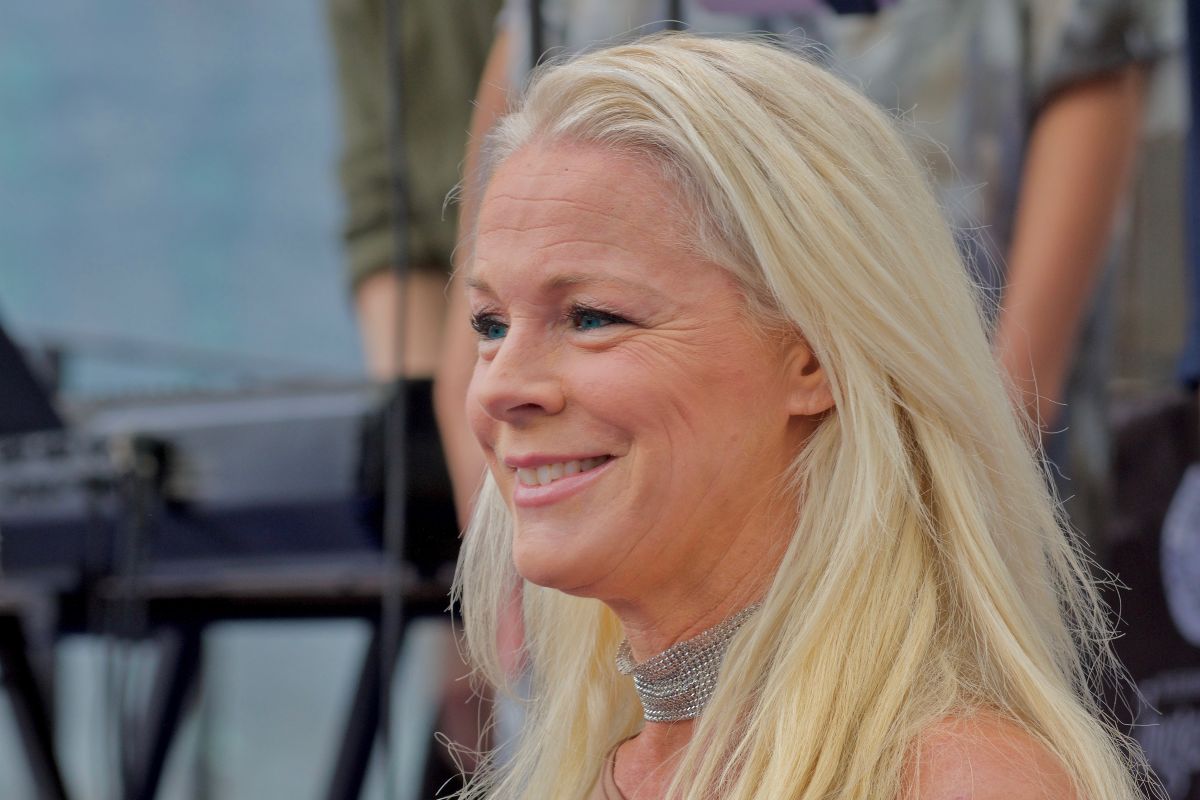 Un primo piano di Malena Ernman, la madre di Greta Thunberg