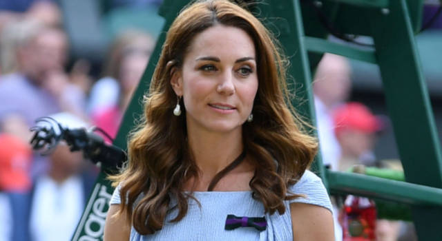 Trendy con gli orecchini di perle (super economici) come Kate Middleton