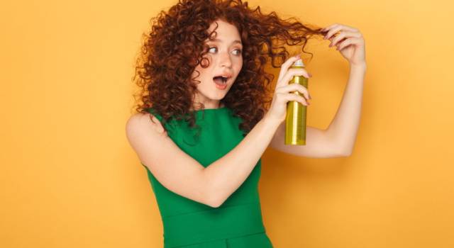 10 usi alternativi della lacca per capelli che vi lasceranno senza parole!