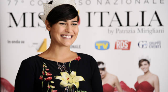 Miss Italia 2015: Alice Sabatini è la più bella d&#8217;Italia&#8230;ma che gaffe!
