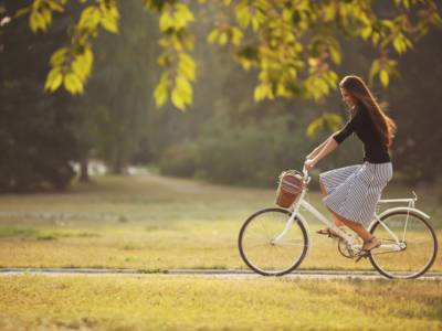 Ragazza in bicicletta