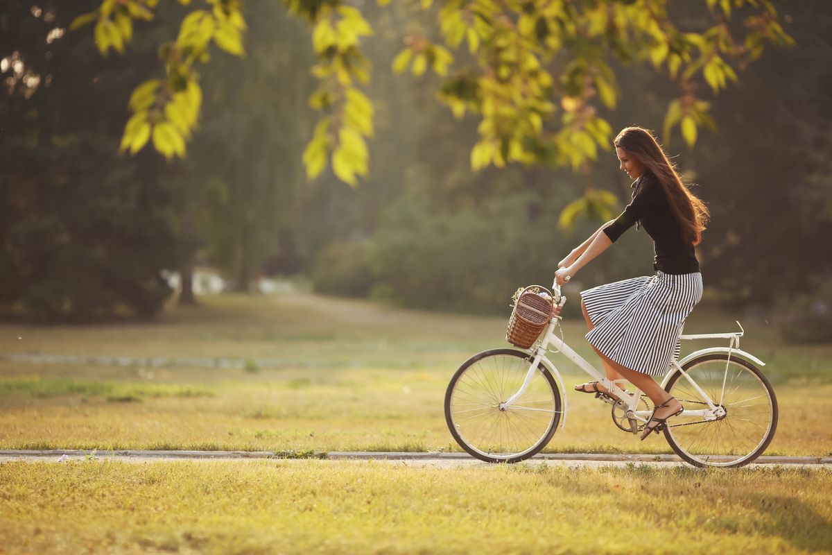 Ragazza in bicicletta