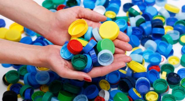 Riciclare i tappi di bottiglia: idee semplici e creative