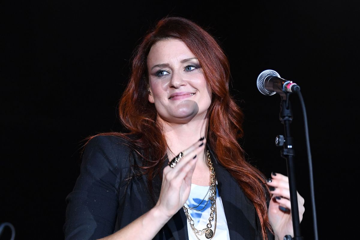 Irene Fornaciari durante un concerto