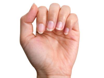 Come ricostruire le unghie da sole
