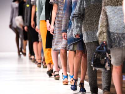 Sostenibilità e stilisti emergenti: da NY a Parigi le fashion week 2020 parlano la stessa lingua