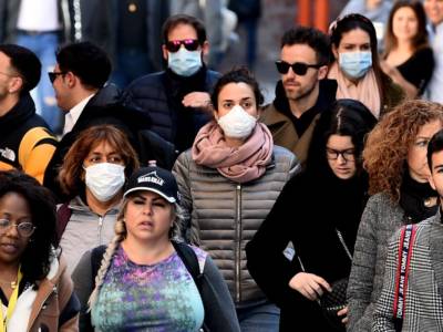 Persone allarme coronavirus