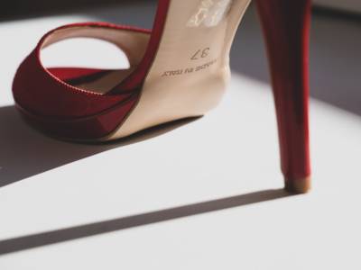 sandali con plateau rossi con tacco a spillo