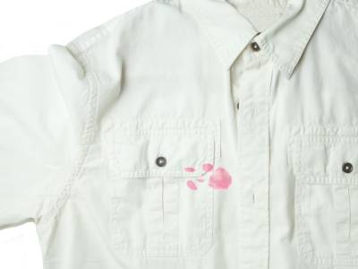 Come togliere macchia di rossetto da camicia