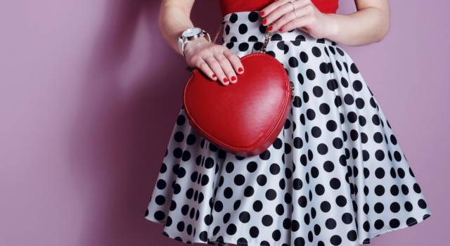 Vestiti a pois: come abbinarli per outfit eleganti e casual