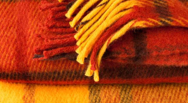 Come lavare i plaid in casa? Consigli utili per pulire le coperte in lana o pile