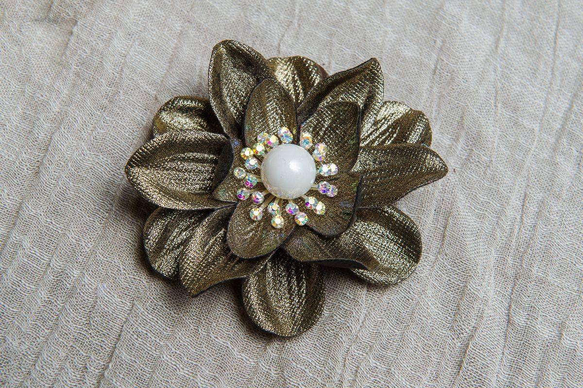 Spilla a forma di fiore