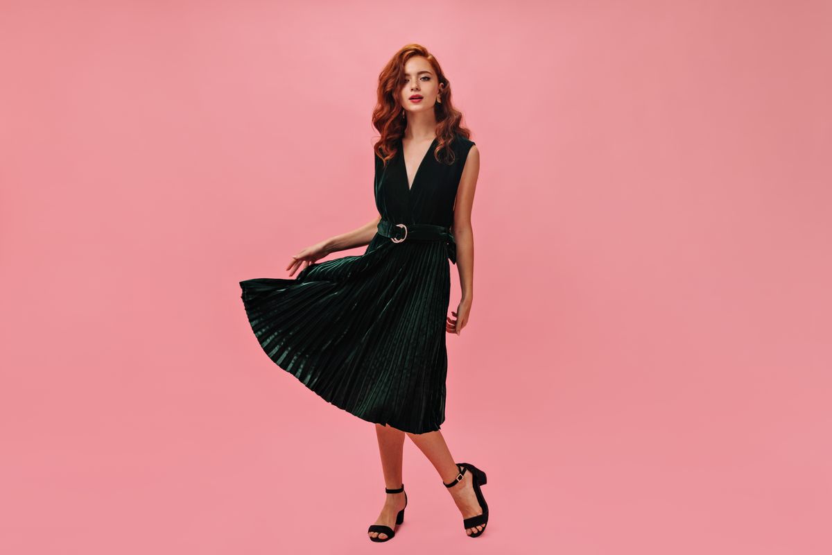 Abito midi nero plissettato